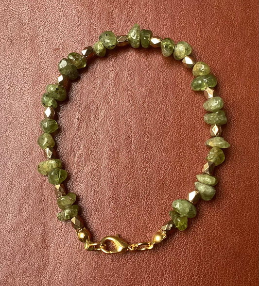 Peridot Chip Stone Bracelet