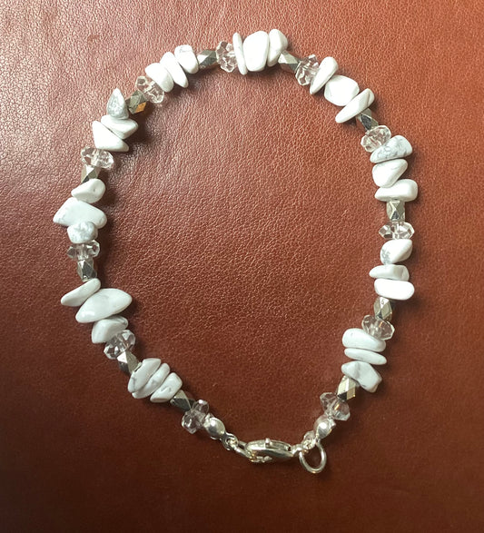 Howlite Chip Stone Bracelet